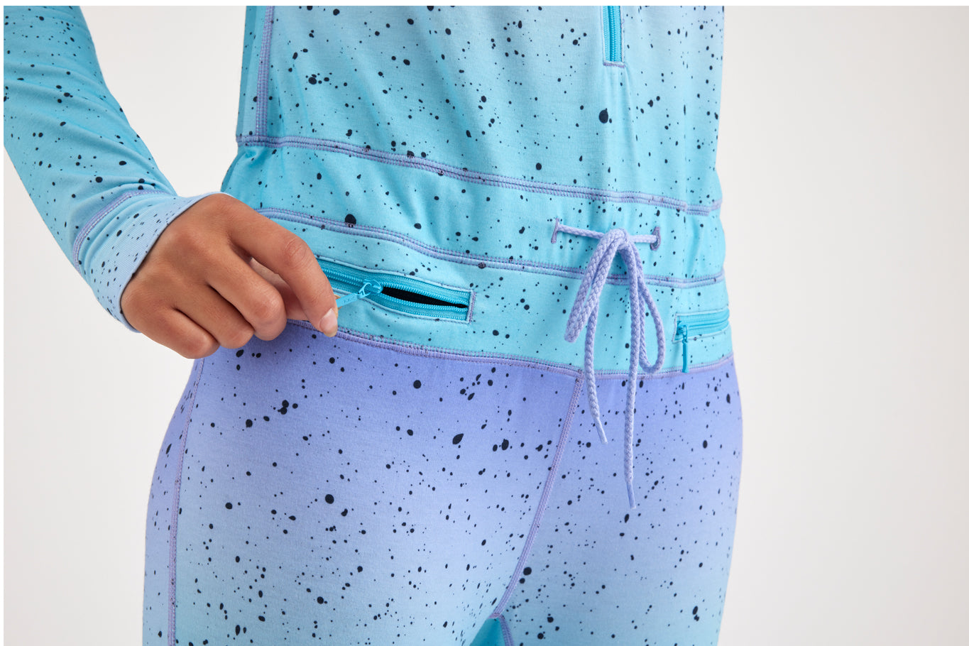 hand pulling zipper pocket closed