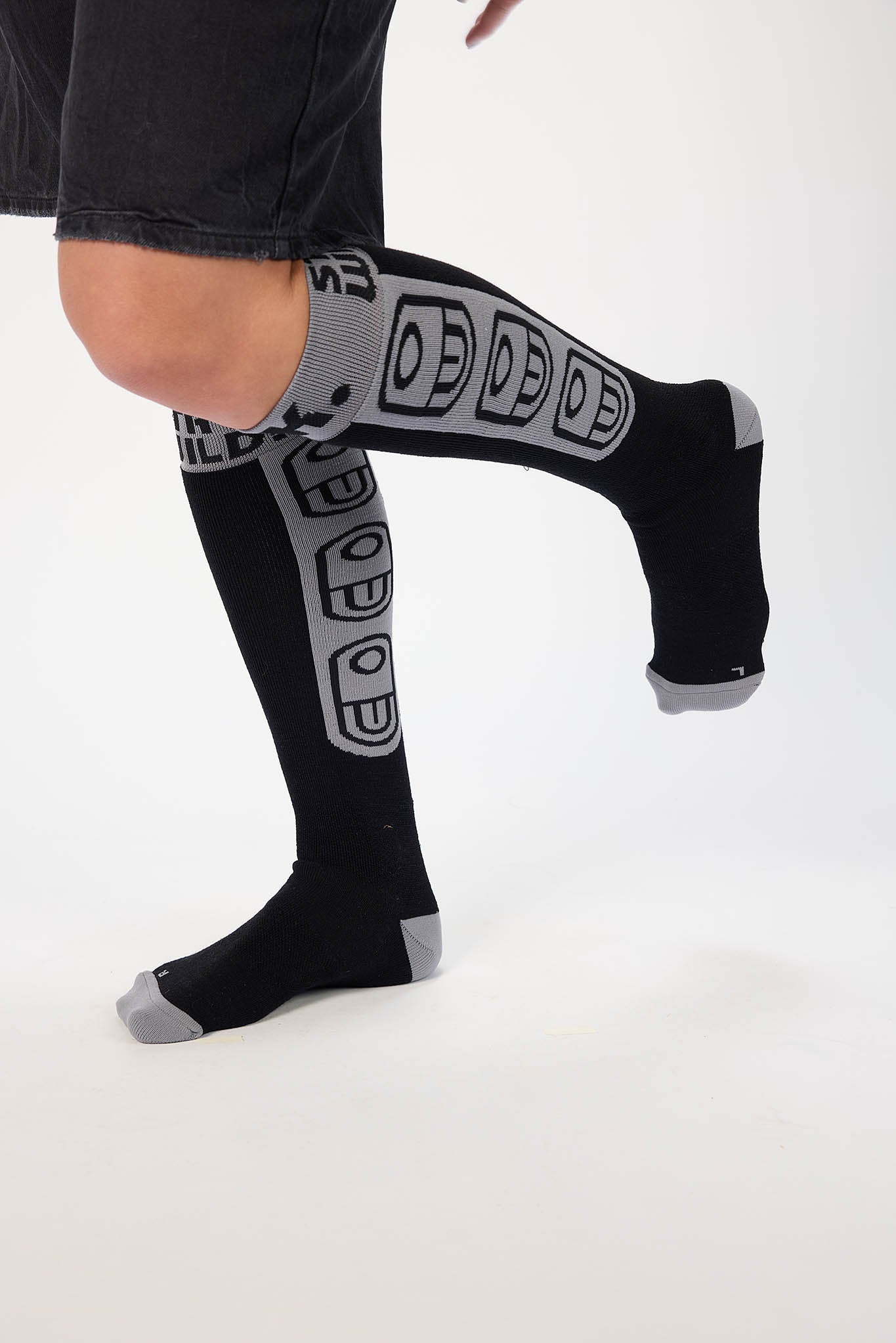 Stay Wild Midweight Snowboard Sock - Sample